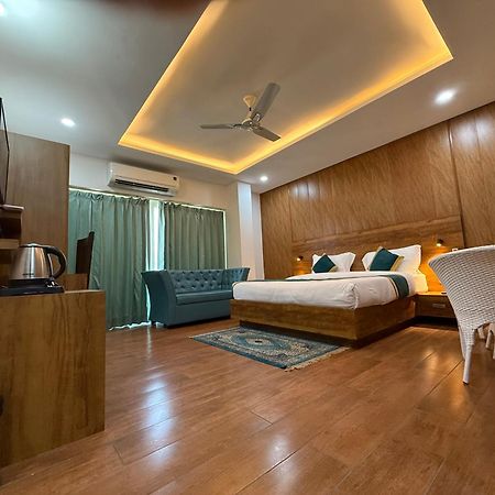 Hotel 7 Heaven Dehradun Ngoại thất bức ảnh