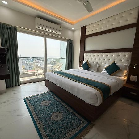 Hotel 7 Heaven Dehradun Ngoại thất bức ảnh