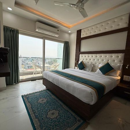 Hotel 7 Heaven Dehradun Ngoại thất bức ảnh