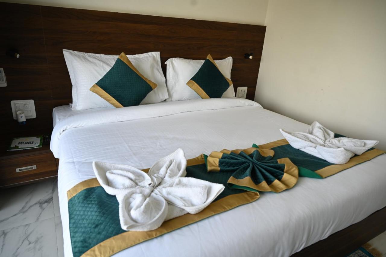 Hotel 7 Heaven Dehradun Ngoại thất bức ảnh