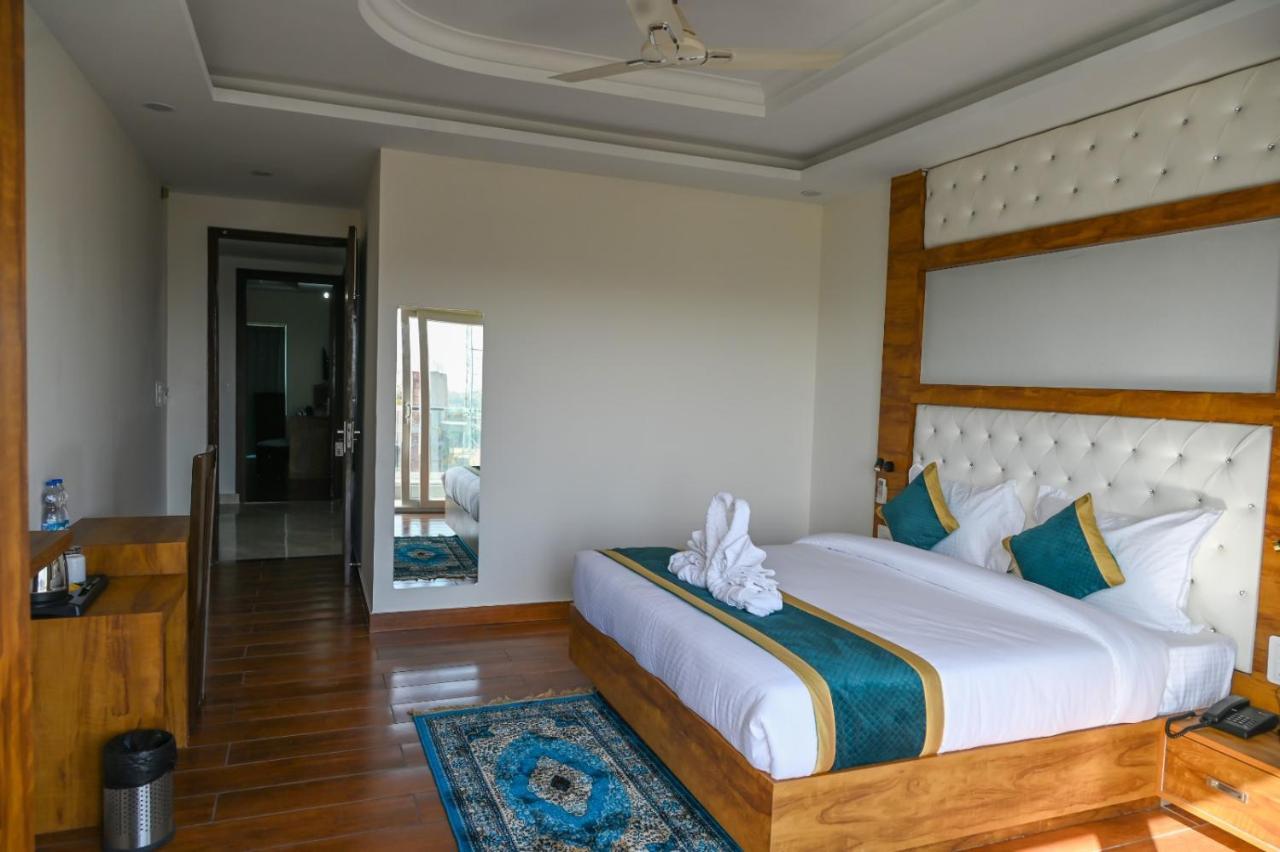 Hotel 7 Heaven Dehradun Ngoại thất bức ảnh