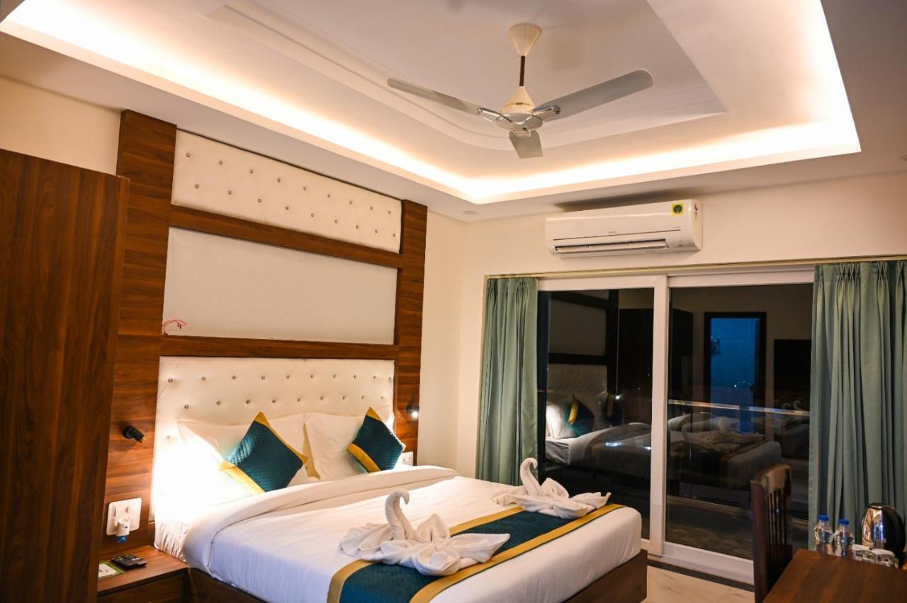 Hotel 7 Heaven Dehradun Ngoại thất bức ảnh