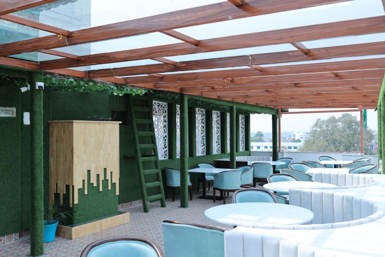 Hotel 7 Heaven Dehradun Ngoại thất bức ảnh