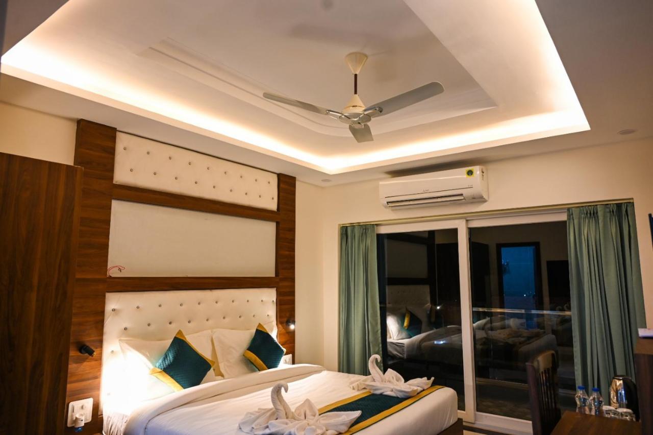 Hotel 7 Heaven Dehradun Ngoại thất bức ảnh