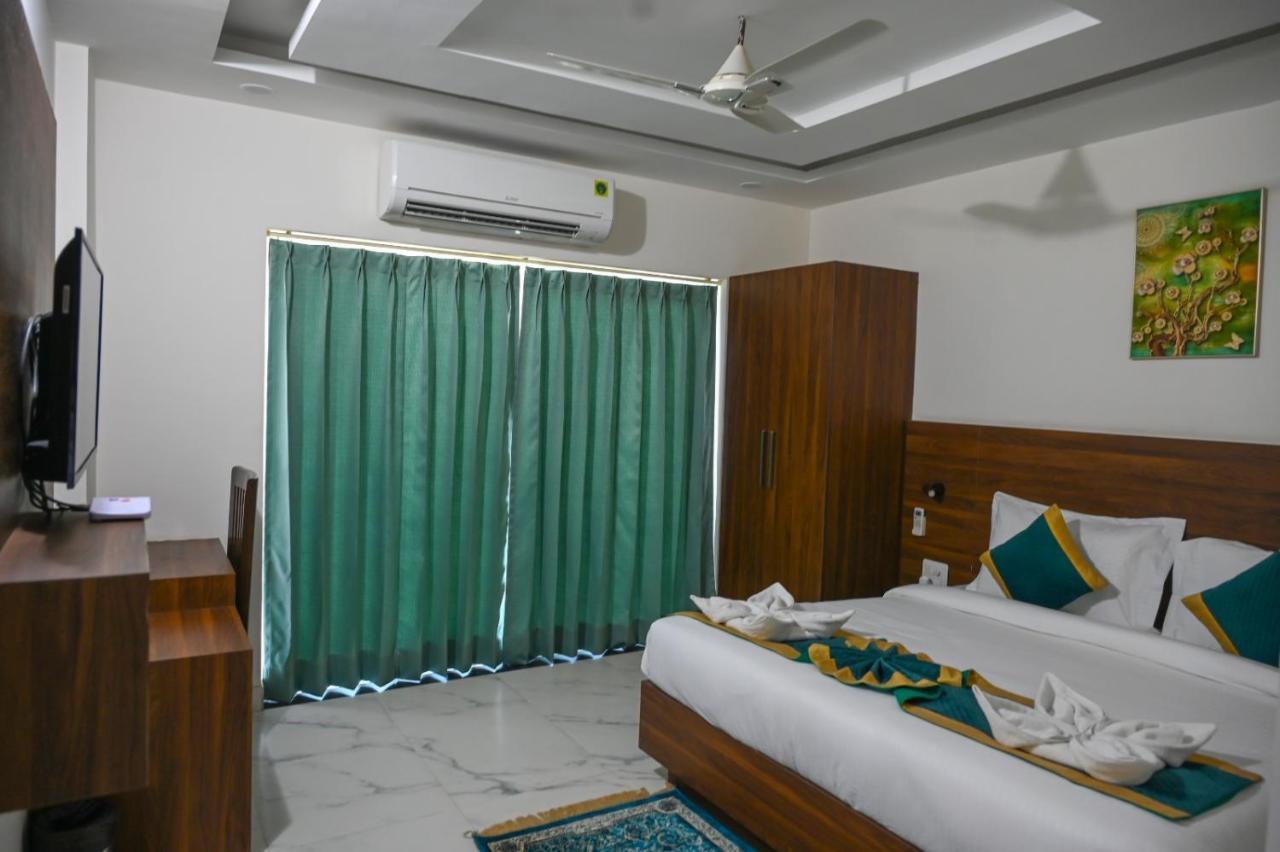 Hotel 7 Heaven Dehradun Ngoại thất bức ảnh