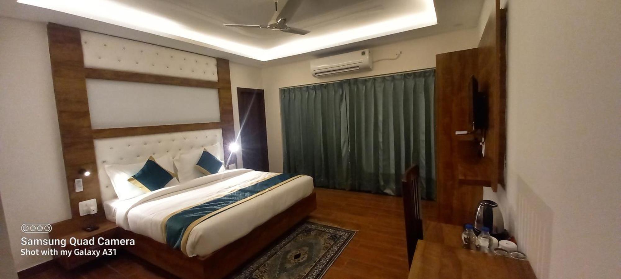 Hotel 7 Heaven Dehradun Ngoại thất bức ảnh