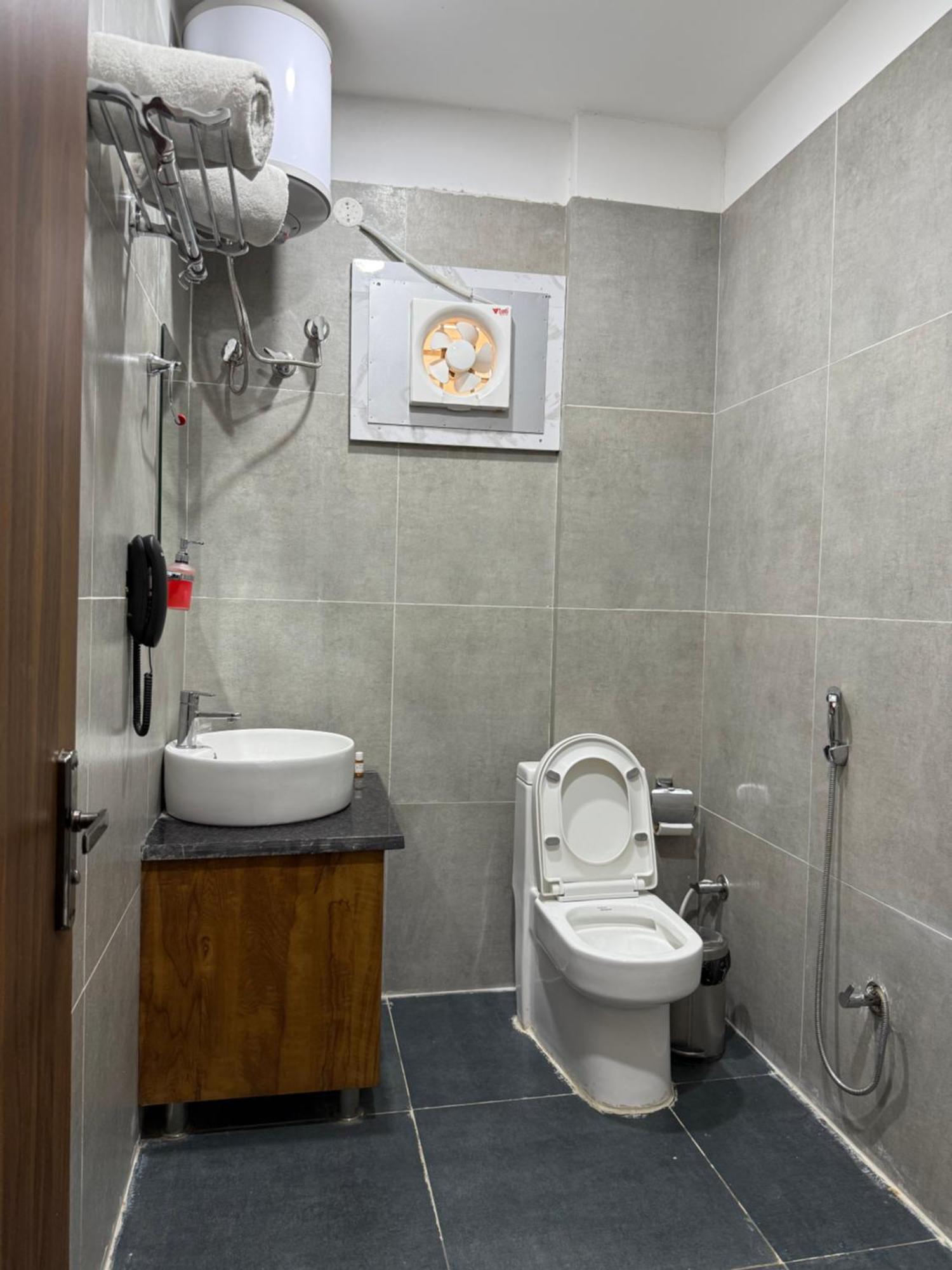 Hotel 7 Heaven Dehradun Ngoại thất bức ảnh