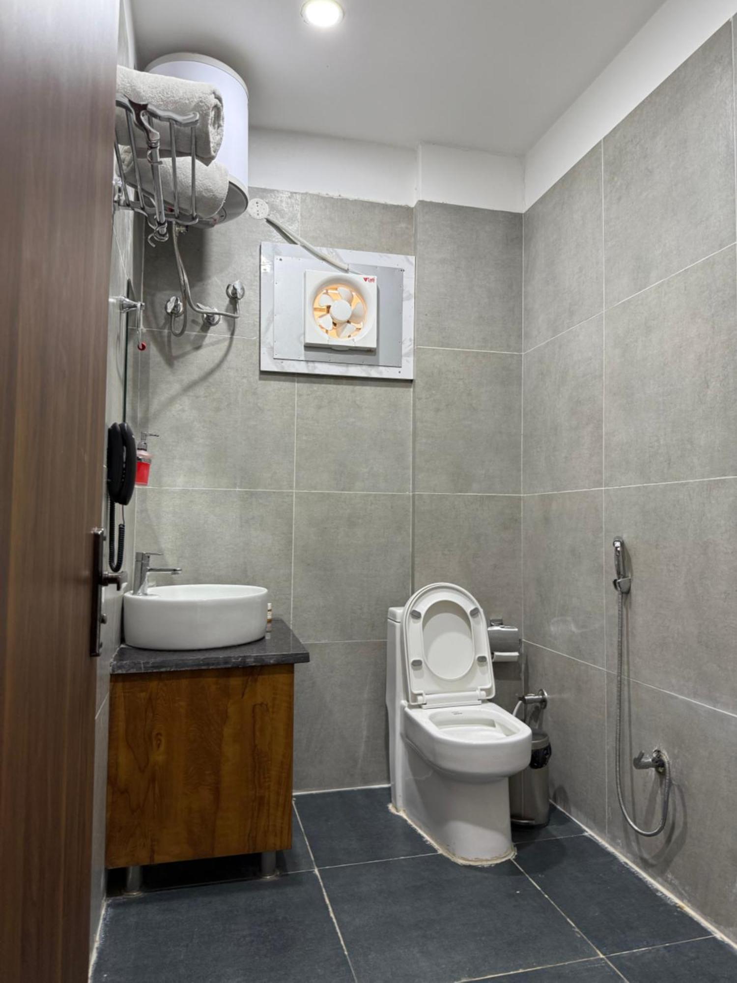 Hotel 7 Heaven Dehradun Ngoại thất bức ảnh