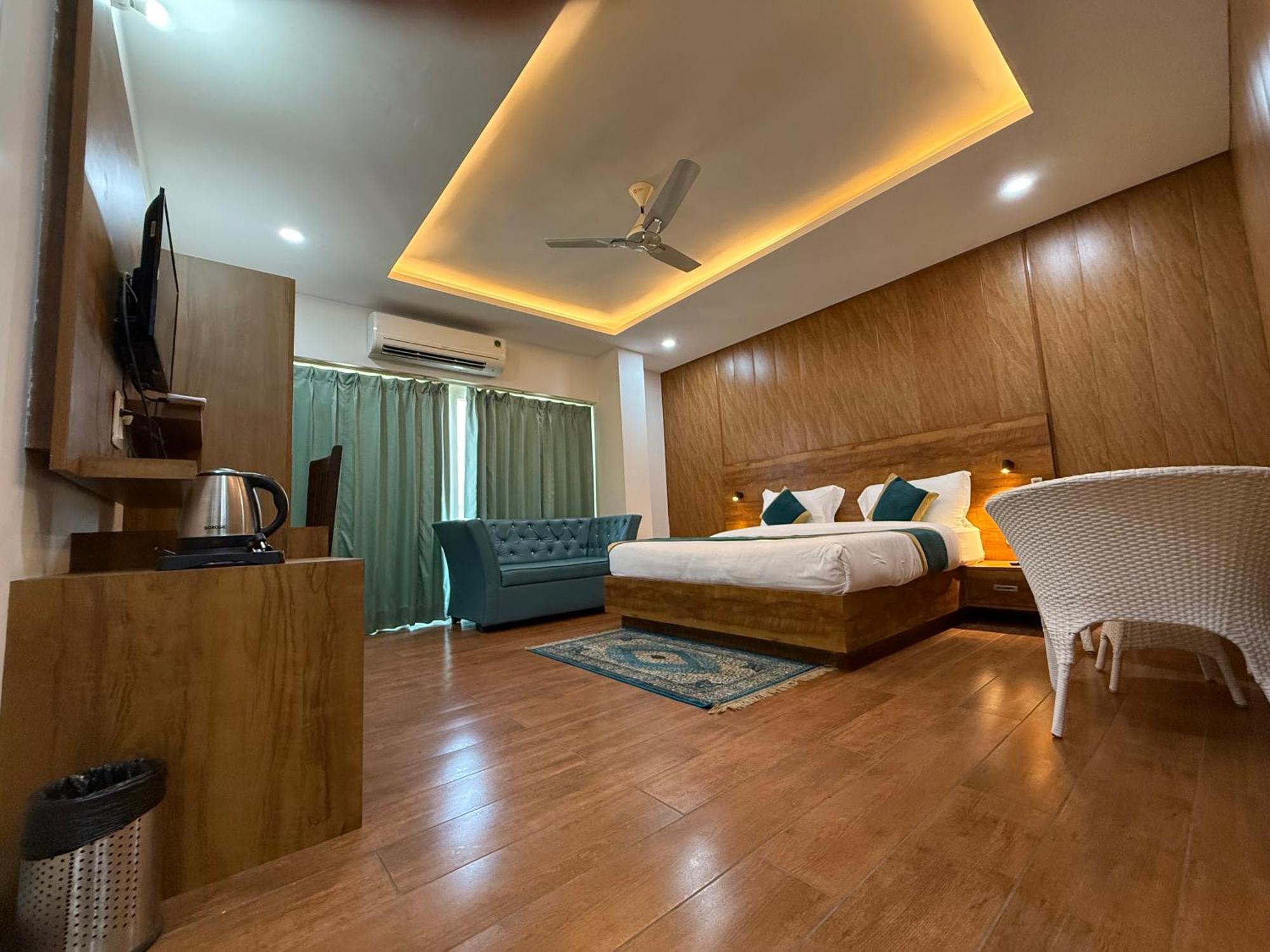 Hotel 7 Heaven Dehradun Ngoại thất bức ảnh