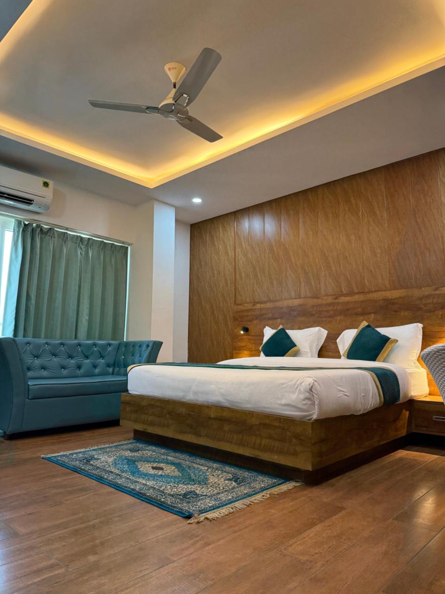 Hotel 7 Heaven Dehradun Ngoại thất bức ảnh