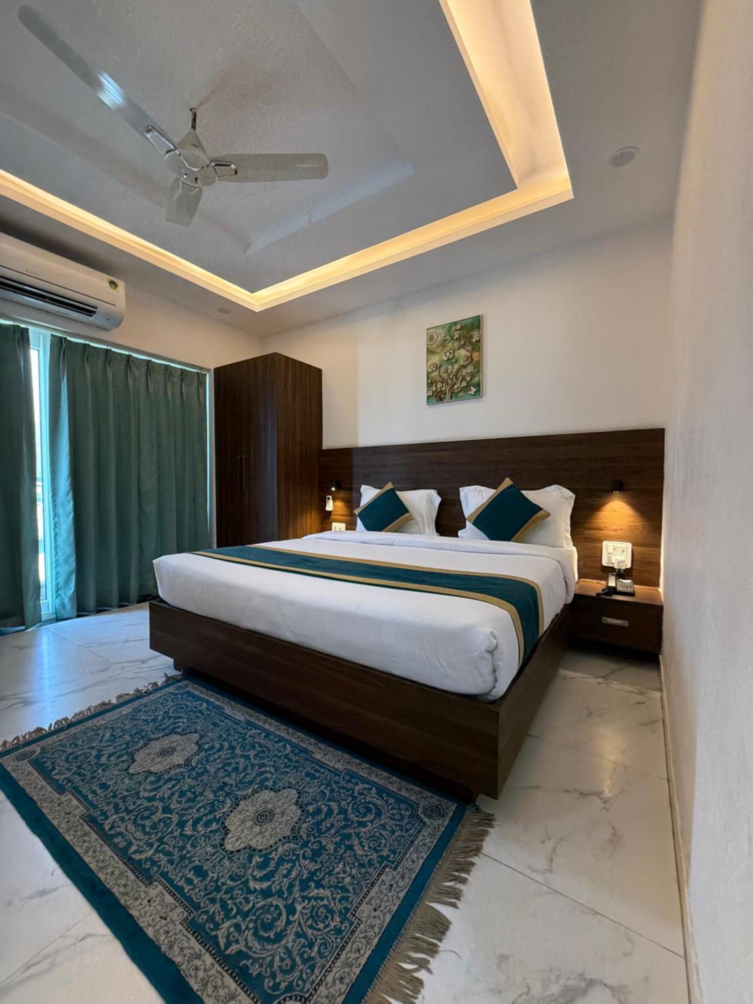 Hotel 7 Heaven Dehradun Ngoại thất bức ảnh