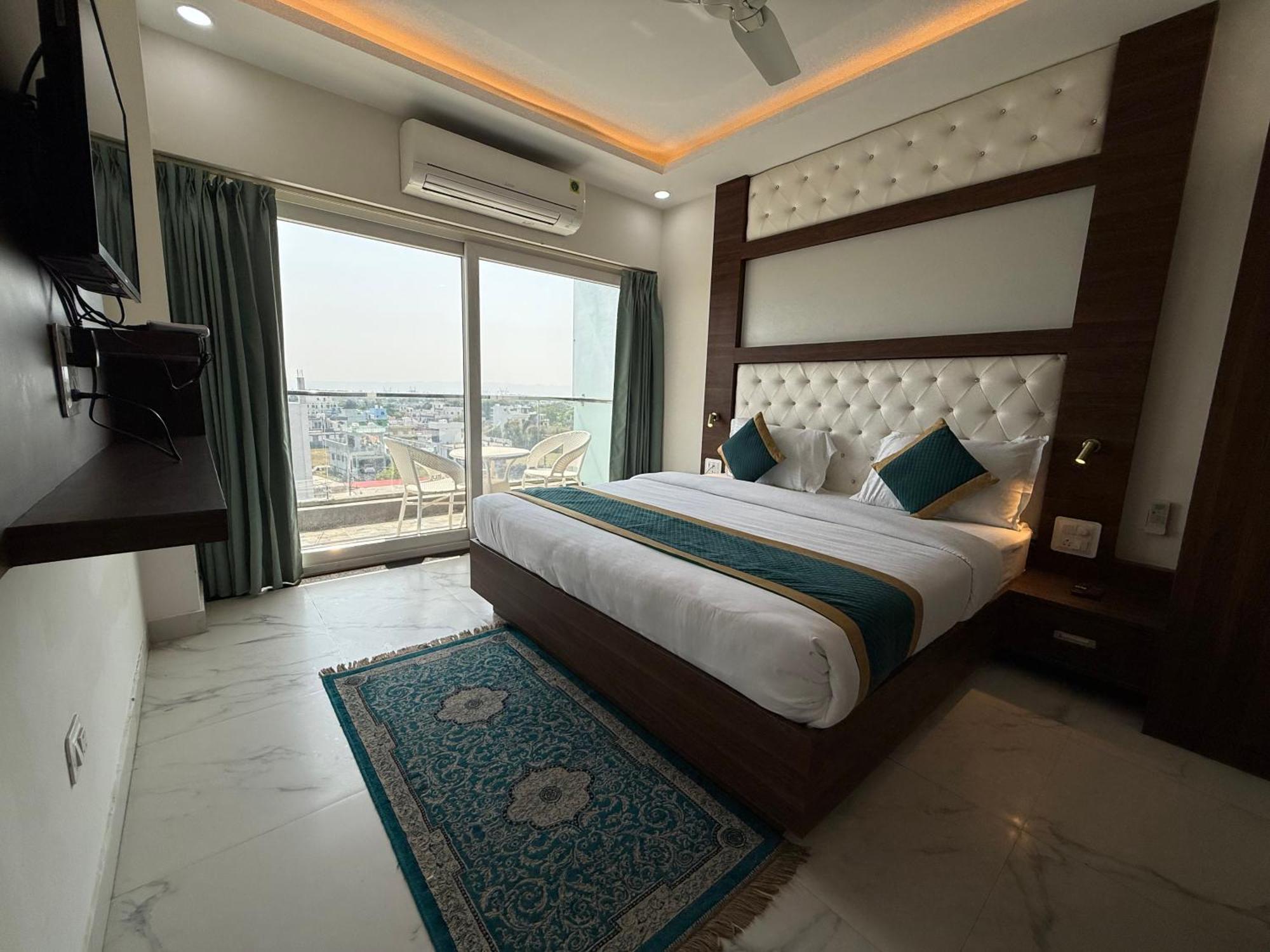 Hotel 7 Heaven Dehradun Ngoại thất bức ảnh