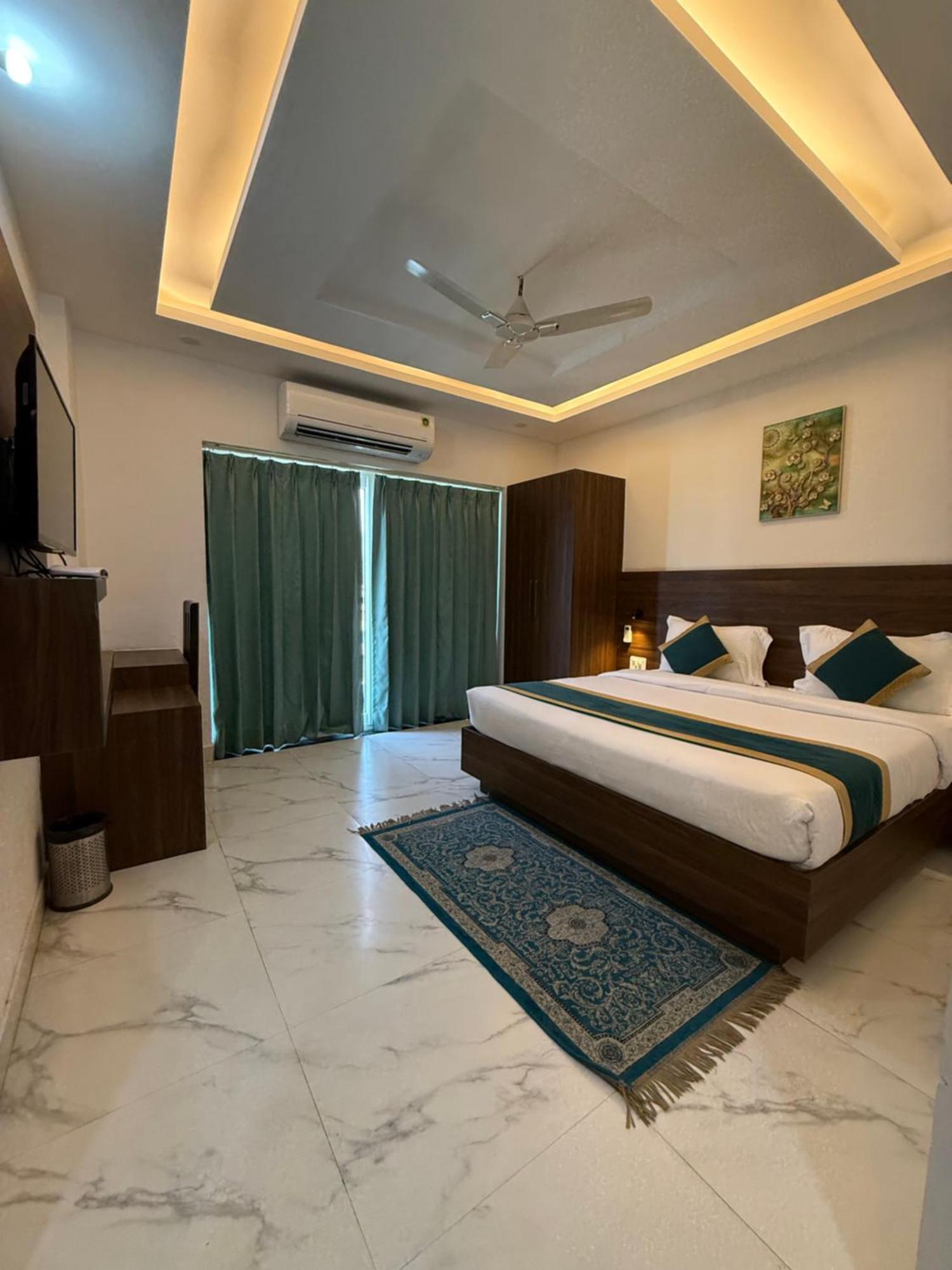 Hotel 7 Heaven Dehradun Ngoại thất bức ảnh