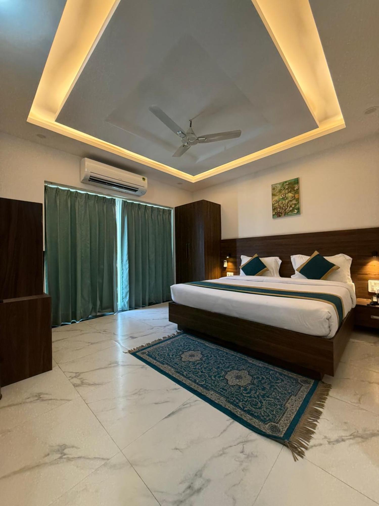 Hotel 7 Heaven Dehradun Ngoại thất bức ảnh