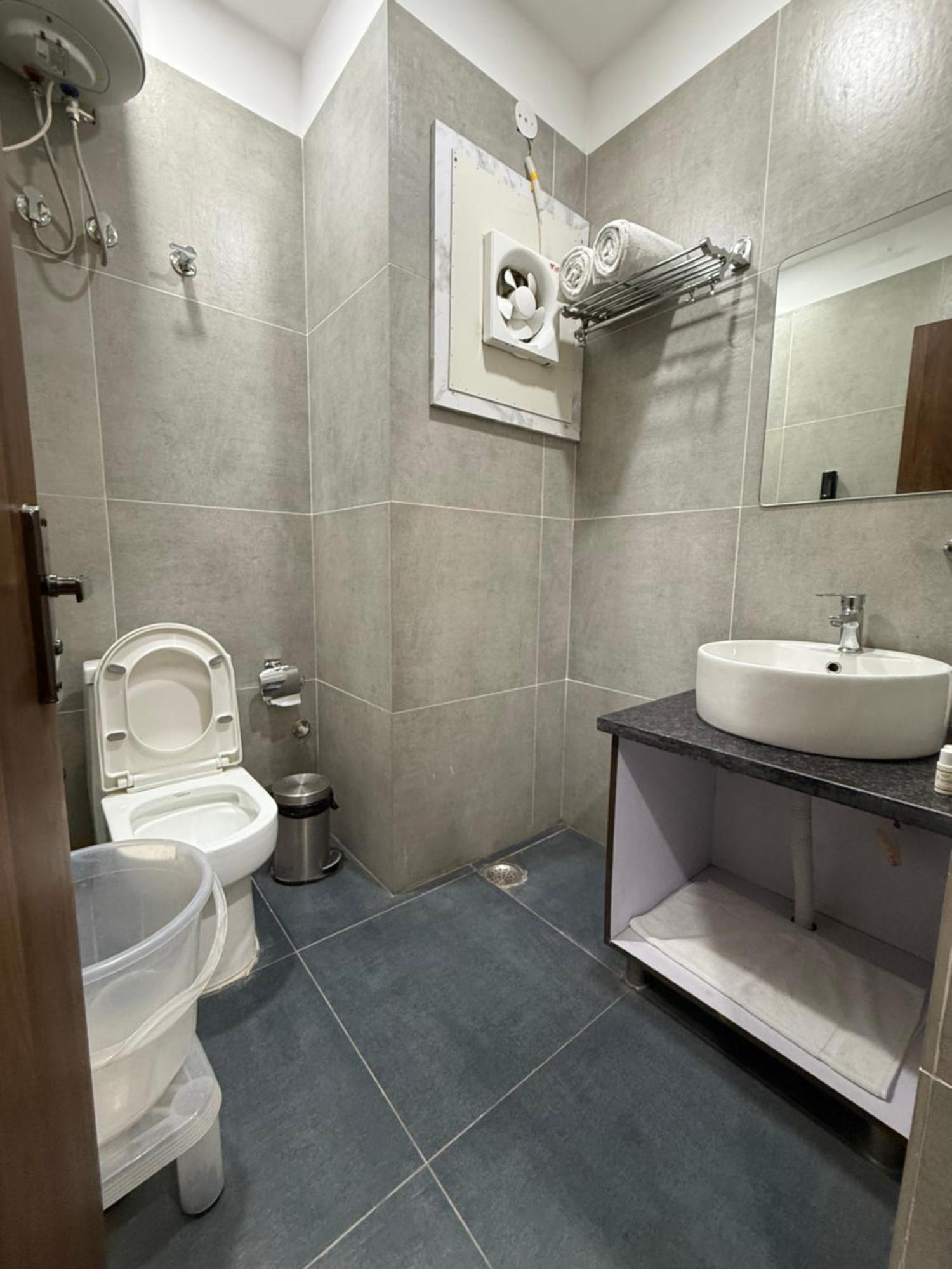 Hotel 7 Heaven Dehradun Ngoại thất bức ảnh