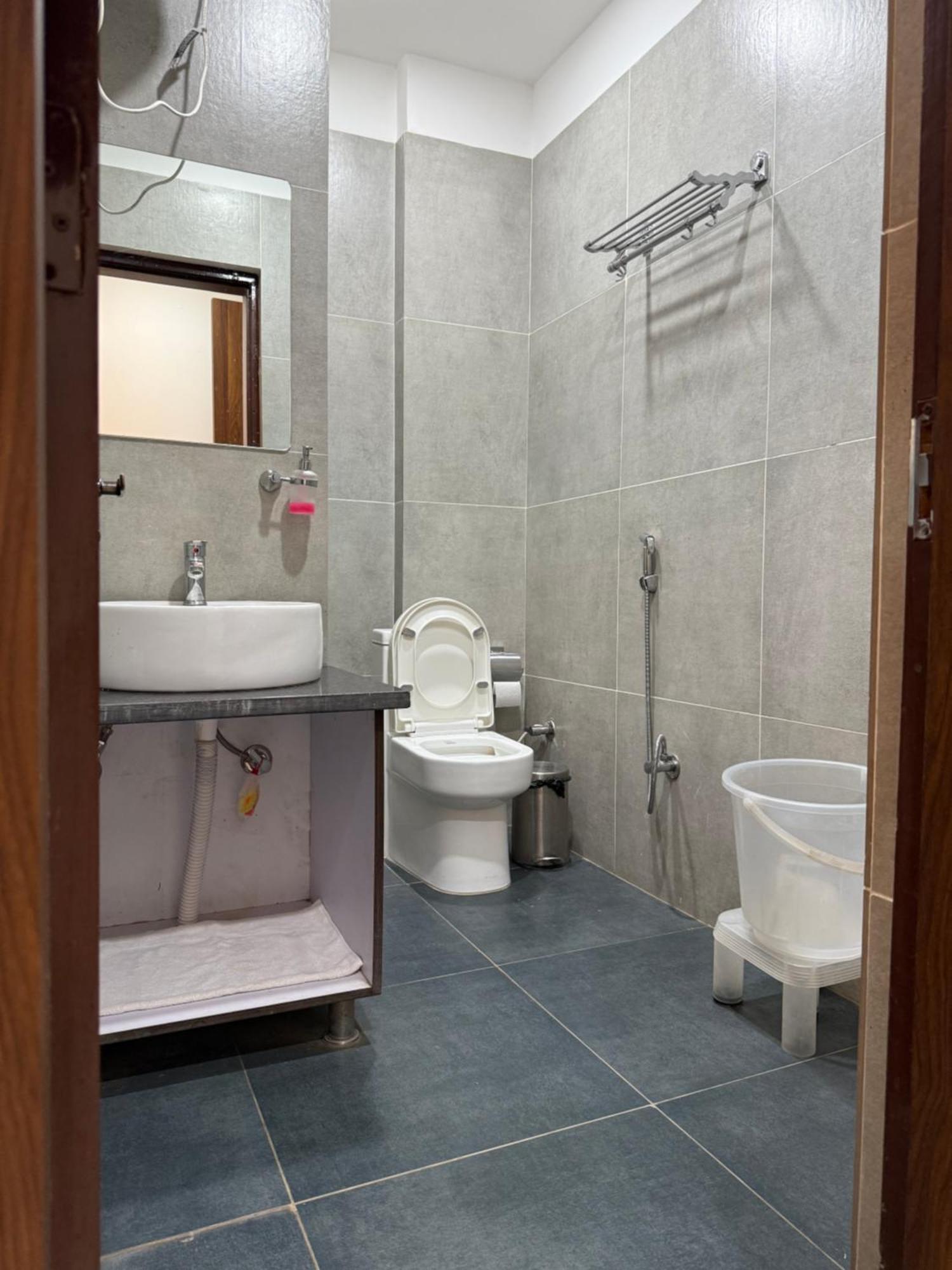 Hotel 7 Heaven Dehradun Ngoại thất bức ảnh